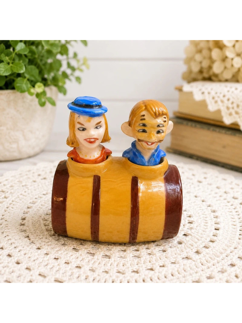 Vintage Nodding Couple Barrel Salt & Pepper Shaker Set |Ceramic Japan